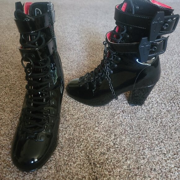 Size 6 boots - Picture 1 of 2